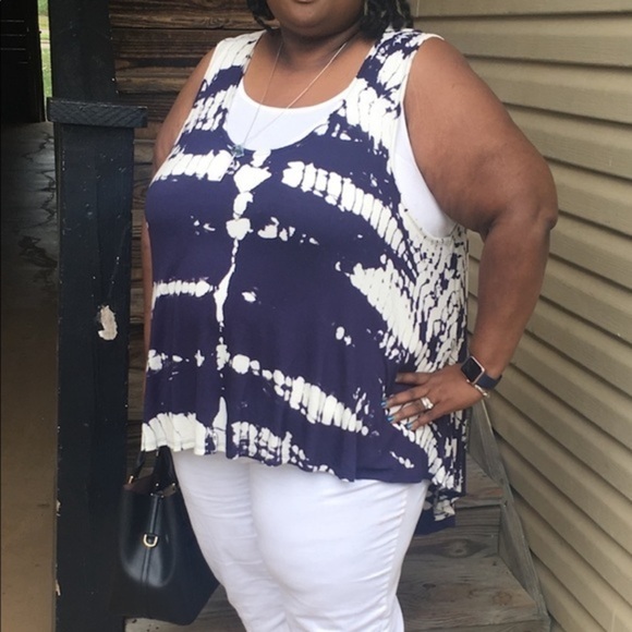 Xhilaration Women Plus Blue & White Tie Dye Tunic Tank - Picture 4 of 4